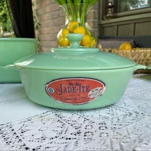 Rare jadeite fire king 2000 lidded casserole dish